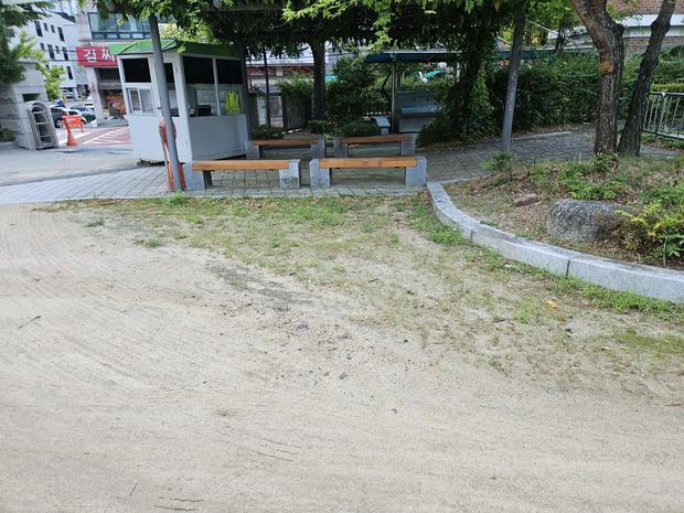용당2동중학교 운동장 잡초 제거? 전문 시공으로 안전하고 효율적 해결! 관련 이미지