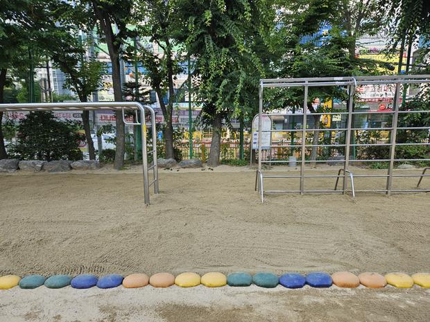 산정동초등학교 운동장 소금살포 ❌ 안전 ?️ 전문 시공으로 방지하세요! 관련 이미지