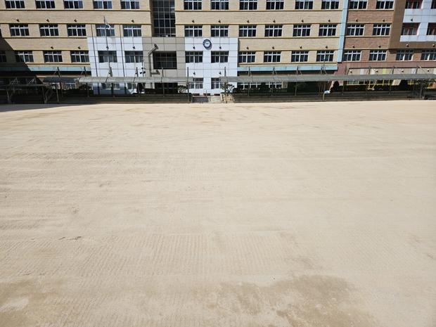학교 운동장 모래보충, 전국산업안전으로 안전하고 튼튼하게! 관련 이미지