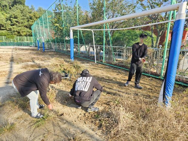 학교 운동장 소금 살포, 전국산업안전으로 안전하고 꼼꼼하게!