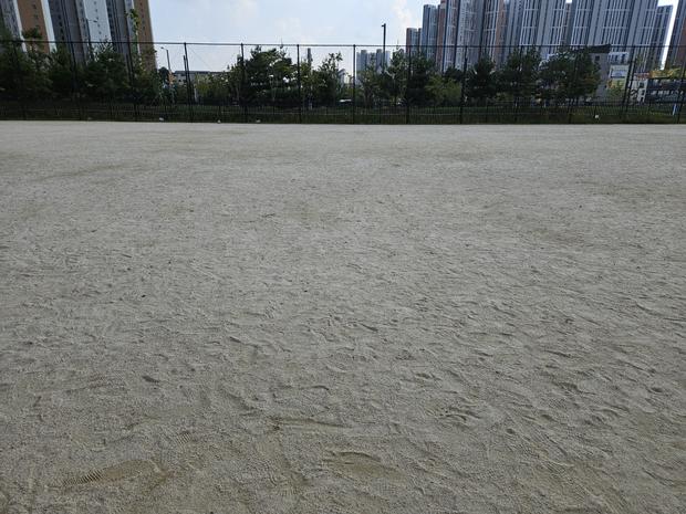 연산동고등학교 운동장 관리, 전국산업안전으로 안전하고 튼튼한 운영!