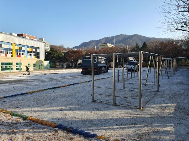 원산동고등학교 운동장 관리, 전국산업안전으로 걱정 끝!