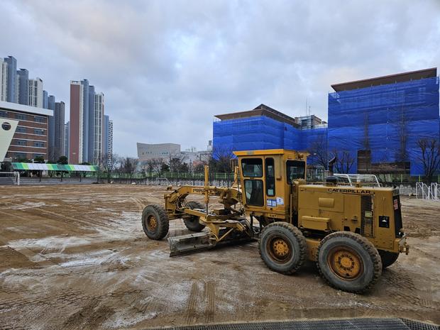 학교 운동장 잡초 제거, 전문가 시공으로 안전하고 오랫동안 사용할 수 있게!