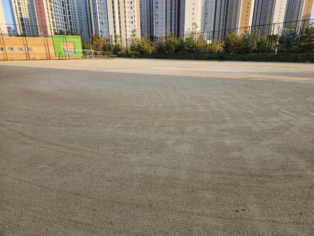 목원동고등학교 운동장 소금살포: 전문 시공으로 안전하고 깨끗하게! 관련 이미지