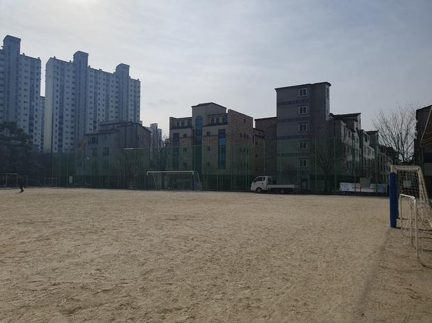하당동중학교 운동장 모래보충: 전문 시공으로 안전하고 멋진 공원 만들기!