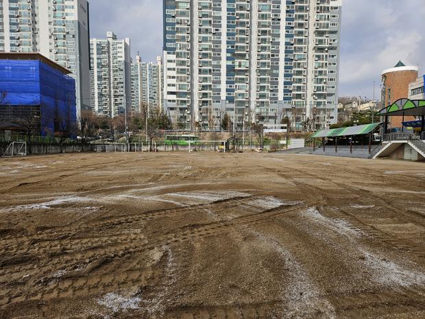 삼향동중학교 운동장 소금살포: 전문 시공으로 안전과 쾌적함 만끽!
