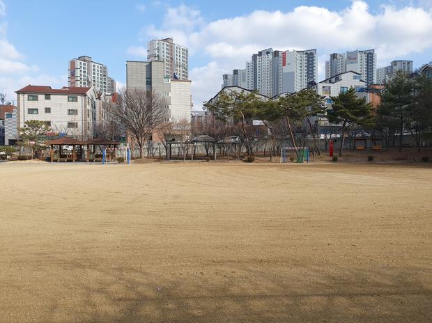 삼향동병설유치원 운동장 모래보충: 전국산업안전으로 깨끗하고 안전한 놀이터 만들기