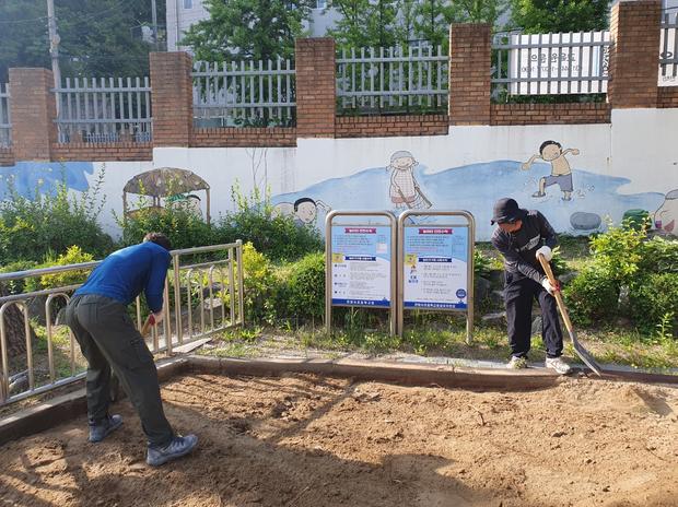 학교 운동장 소금살포, 안전과 품질까지 전국산업안전으로! 부흥동유치원 관련 이미지