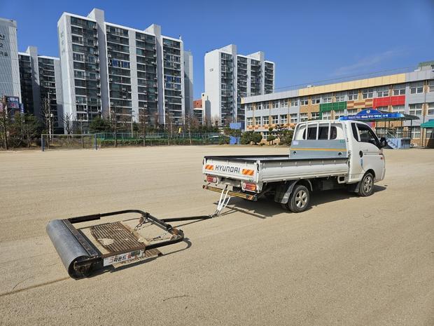 부주동중학교 운동장 소금살포! 전문 시공으로 안전하고 튼튼한 장비를 만듭니다! 관련 이미지