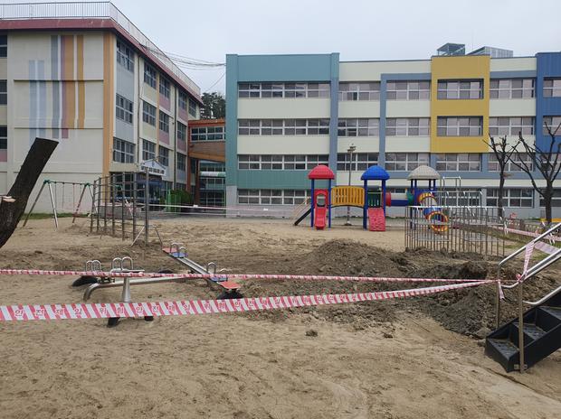 여수어린이집 운동장 잡초 제거: 전문 시공으로 안전하고 건강한 활동 공간 만들기 관련 이미지