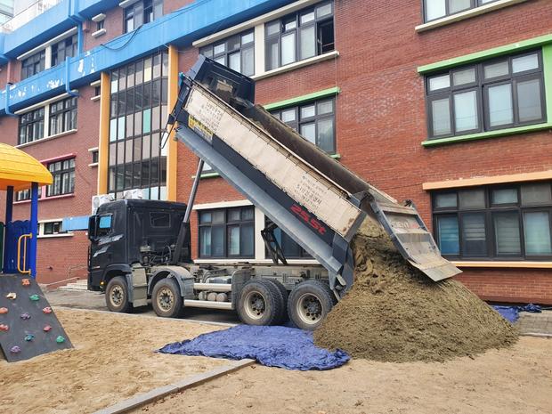 소라면고등학교 운동장 관리 ⚠️ 안전 확보, 전국산업안전으로 최적화! 관련 이미지
