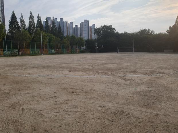 남면중학교 운동장 관리, 전문 시공로 안전하고 쾌적한 공간 만들어보세요! 관련 이미지