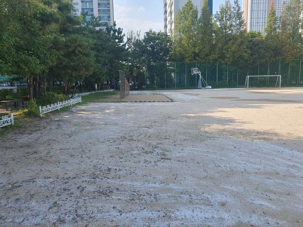 삼산면 어린이집 운동장 소금살포: 전국산업안전으로 안전하고 품질 높은 운동장 만들어보세요! 관련 이미지