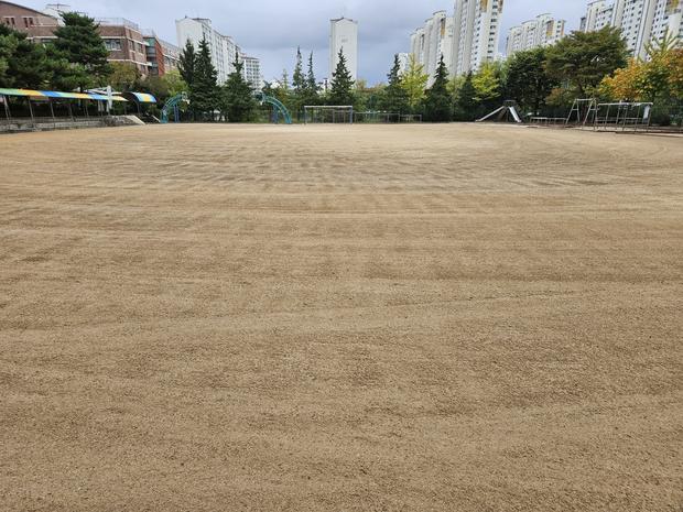 문수동중학교 운동장 소금살포, 전국산업안전으로 안전하고 쾌적한 공간 만들어보세요! 관련 이미지