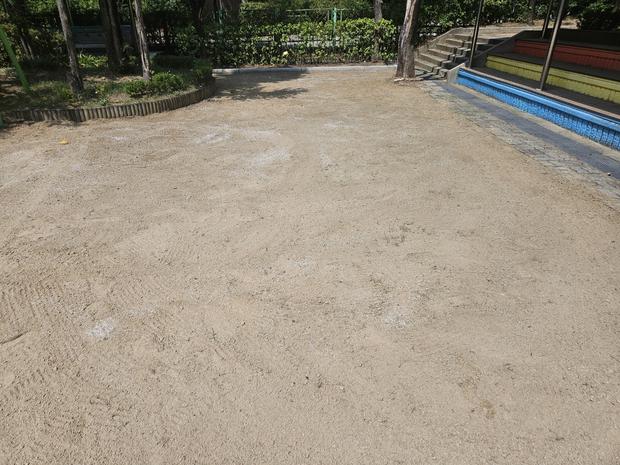 ? 문수동 어린이집 운동장 잡초 제거, 전국산업안전으로 안전한 놀이터를 만들어봐요! 관련 이미지