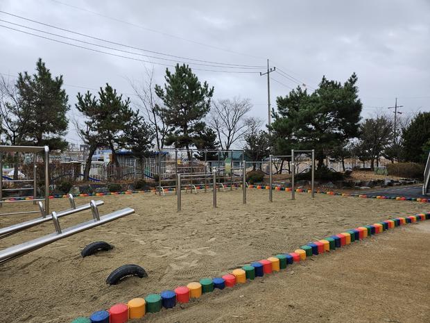 미평동초등학교 운동장 소금 살포! ?  전국산업안전으로 건강한 놀이터 만들어보세요! 관련 이미지