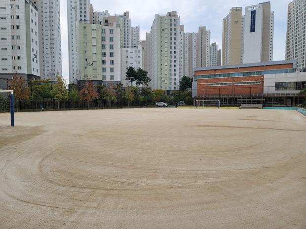 미평동고등학교 운동장 모래보충, 전문 시공으로 안전하게 즐겨보세요! 관련 이미지