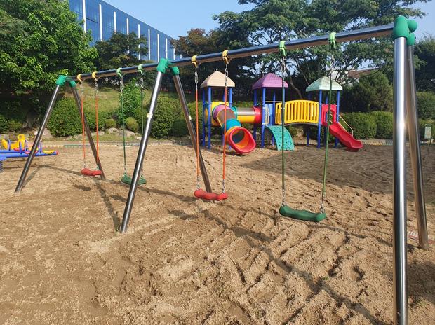 둔덕동고등학교 운동장 잡초 제거, 전국산업안전으로 완벽한 안전 관리! 관련 이미지
