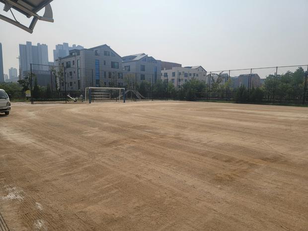 만덕동고등학교 운동장 모래보충: 전문 시공으로 안전하고 뛰어난 운동 환경 만들기! 관련 이미지
