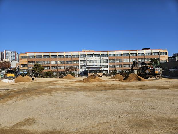 학교 운동장 안전, 전국산업안전으로 보호하세요!  소금살포 시공 꼼꼼히! 관련 이미지