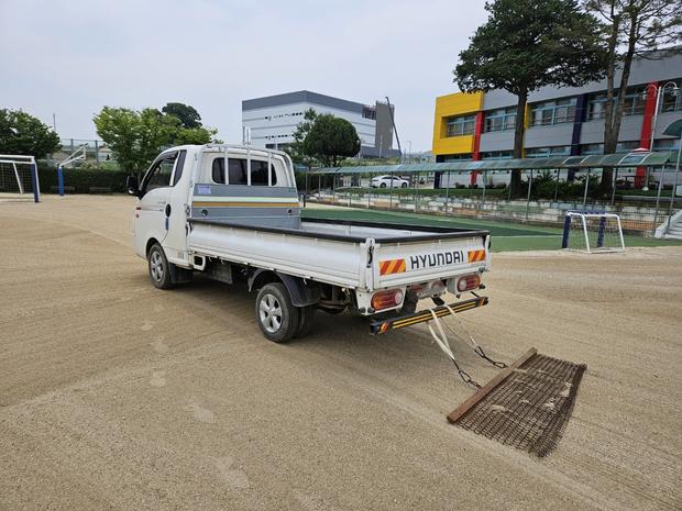 학교 운동장 모래보충, 전국산업안전으로 안전하고 쾌적한 놀이 공간 만들어 보세요! 관련 이미지