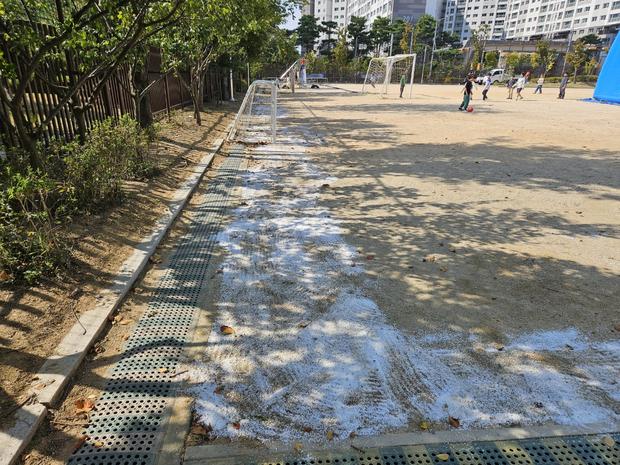 학교 운동장 모래보충: 전국산업안전 certified! 삼일동유치원 운동장 안전 설계 관련 이미지
