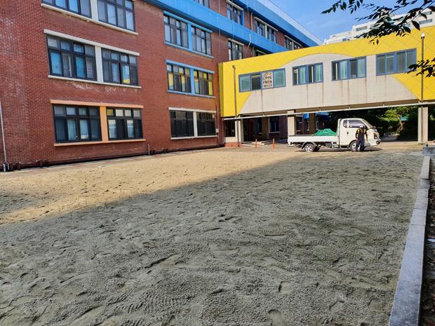 묘도동중학교 운동장 안전관리, 전국산업안전 핵심! 관련 이미지
