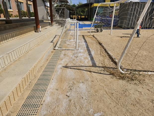 묘도동중학교 운동장 소금살포: 전문 안전 시공으로 깨끗하고 건강한 공간 만들기! 관련 이미지