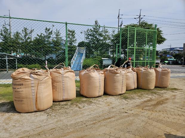 학교 운동장 안전, 해룡면 어린이집 소금살포! 전국산업안전으로  걱정 없이 건강하게 ... 관련 이미지