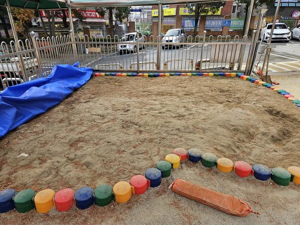 학교 운동장 잡초 제거, 안전하게 해룡면신대출장소 어린이집 건축! 전문 시공, 전국산... 관련 이미지
