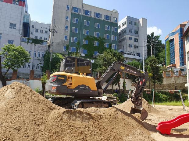 서면고등학교운동장 잡초제거, 안전과 효율성까지! 전국산업안전 최신 트렌드로 관련 이미지