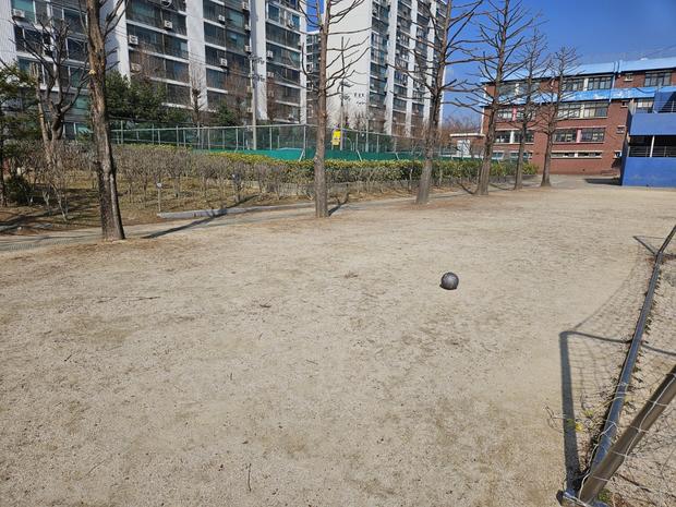 월등면고등학교 운동장 잡초 제거, 전국산업안전으로 안전하고 건강한 공간 만들어요! 관련 이미지