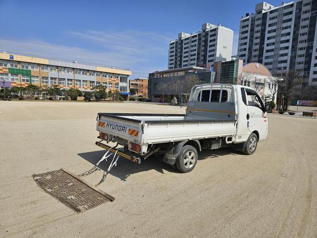 월등면고등학교 운동장 모래보충! ? 전국산업안전, 안정적인 스포츠를 위한 필수! 관련 이미지