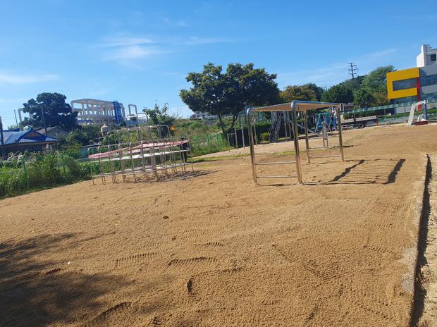 남제동초등학교 운동장 소금 살포 ❌ 안전공사 ? 전국산업안전, 교육 시설 신뢰성 UP!