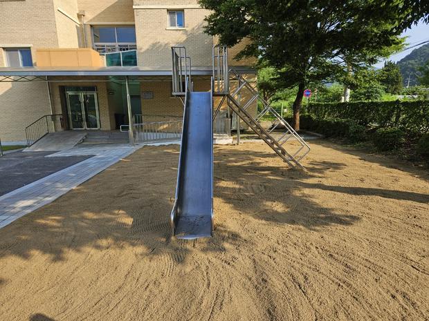 장천동고등학교 운동장 잡초 제거, 전국산업안전 믿음직한 시공! 관련 이미지