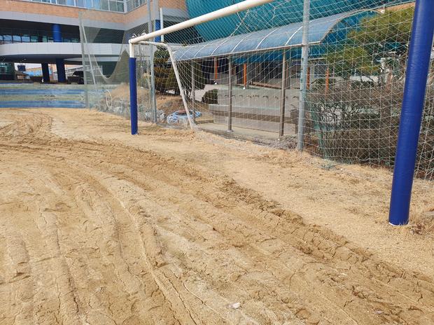 도사동고등학교 운동장 관리 & 안전: 전국산업안전, 걱정 끝!