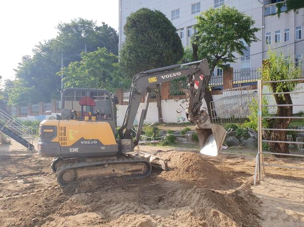도사동어린이집운동장 모래보충: 안전하고 튼튼한 운동장, 전문가와 함께 만들자! 관련 이미지
