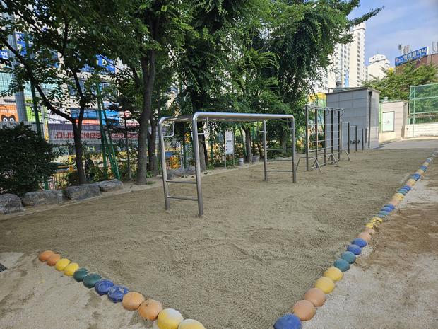 왕곡면중학교 운동장 소금살포: 전문 시공으로 안전하고 쾌적한 공간 만들어보세요! 관련 이미지