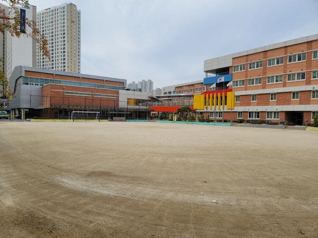 공산면초등학교 운동장 모래보충: 전문 시공으로 안전하고 튼튼한 공간 만들기! 관련 이미지