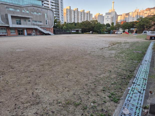 공산면중학교 운동장 유지보수, 전국산업안전으로 안전하고 건강한 놀이터 만들기!