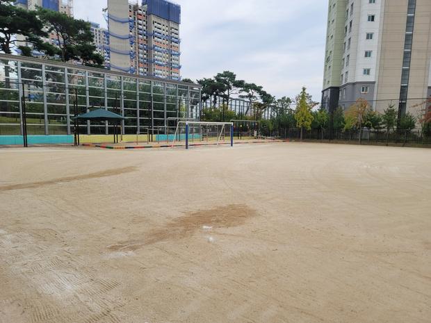 다시면중학교 운동장 모래보충, 걱정 끝! 전문 시공으로 안전하고 깨끗하게!
