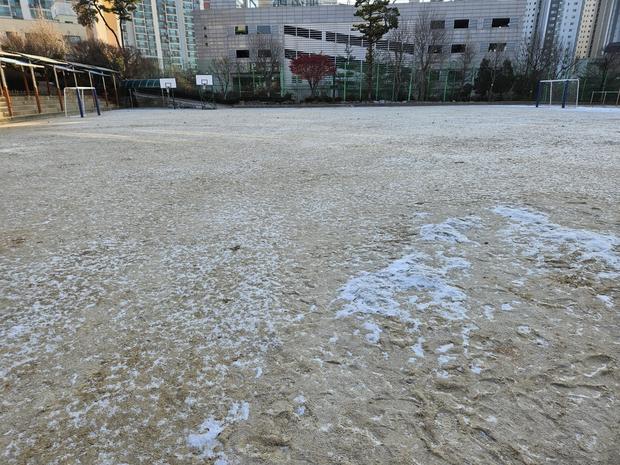 노안면고등학교 운동장 관리, 안전 & 효율성까지! 전국산업안전으로 학교를 빛내세요 관련 이미지