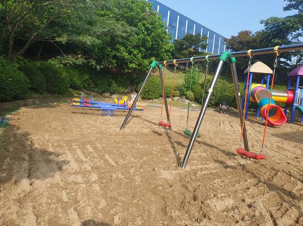 금천면병설유치원 운동장 관리: 안전과 신뢰 ? 전국산업안전,  당신의 교육 시설 최고 수준