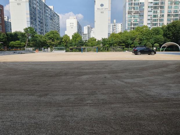산포면중학교 운동장 잡초 제거 | 전국산업안전으로 건강한 놀이터 만들기!