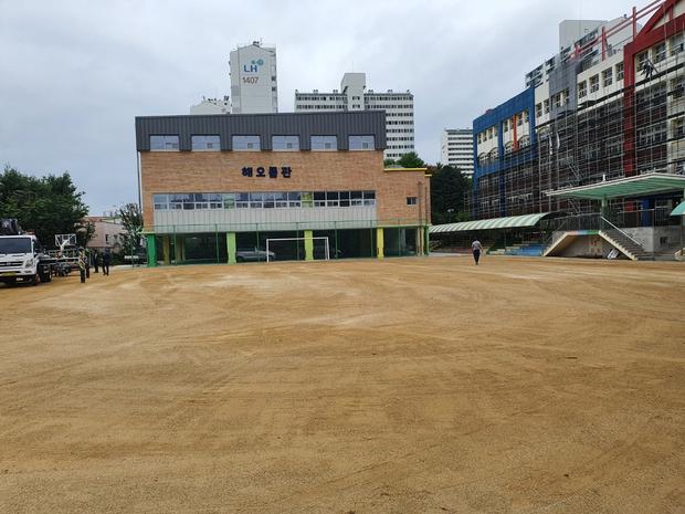 봉황면유치원 운동장 잡초 제거: 전문 시공으로 안전하고 지속 가능한 놀이터 만들기