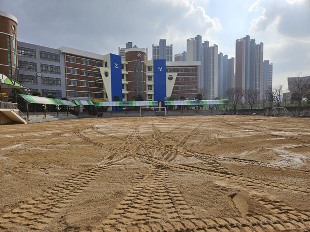 봉황면고등학교 운동장 모래보충: 전문 시공으로 안전하고 장시간 사용!
