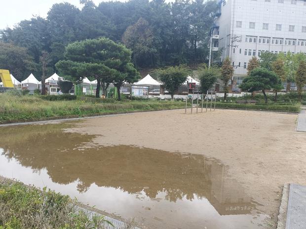 빛가람고, 운동장 관리 걱정 끝! 전국산업안전으로 안전하고 쾌적한 공간 만들어봐요!