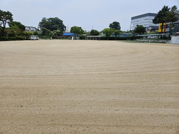 진상면중학교 운동장 소금살포: 전국산업안전으로 안전하고 쾌적한 운동 공간 만들어봐!
