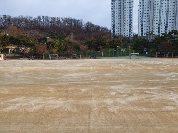 학교 운동장 건설 ?  전국산업안전, 골약동병 설유치원 소금살포 - 안전하게 놀 수 ... 관련 이미지