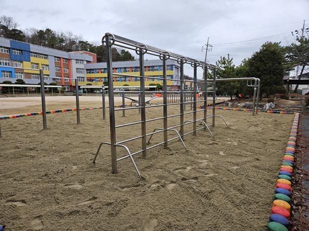 학교 운동장 잡초 제거: 전문 시공으로 안전하고 깨끗한 환경 만들기!